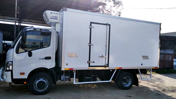 Insulated truck body